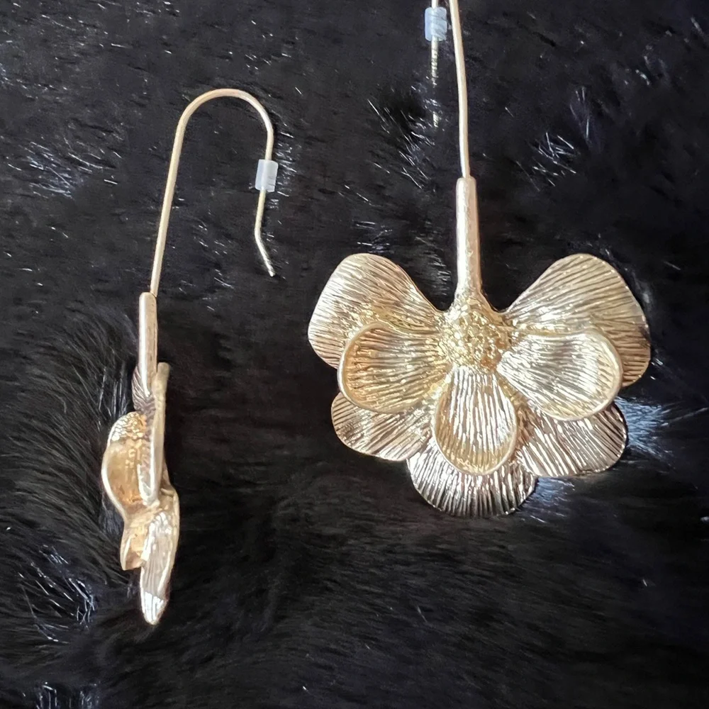 NWT The Magnolia Earrings Gold Plated Copper/Brass